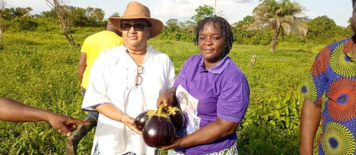 Agriculture Minister, Hon. Jeannie Milly Cooper and Garmai S. Gbusiwoi of the Yezebu Vegetable Women Group 