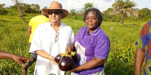 Agriculture Minister, Hon. Jeannie Milly Cooper and Garmai S. Gbusiwoi of the Yezebu Vegetable Women Group 