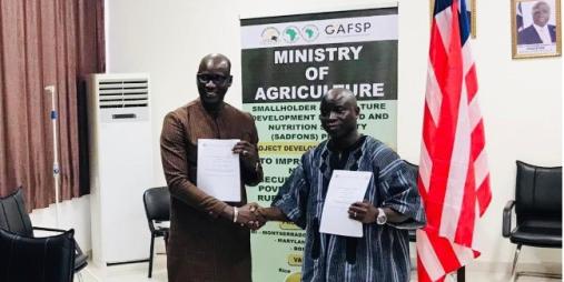 (L-R) WFP’s Representative to Liberia, Dr. Aliou Diongue and Minister of Agriculture, Liberia, Dr. J Alexander Nuetah,(PhD)